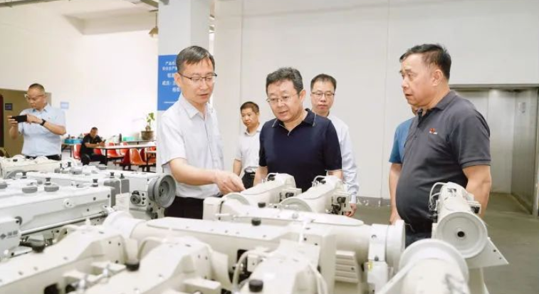 張立偉一行赴陜鼓章丘氣體、青島海發集團、上海臨港產業區等單位考察調研